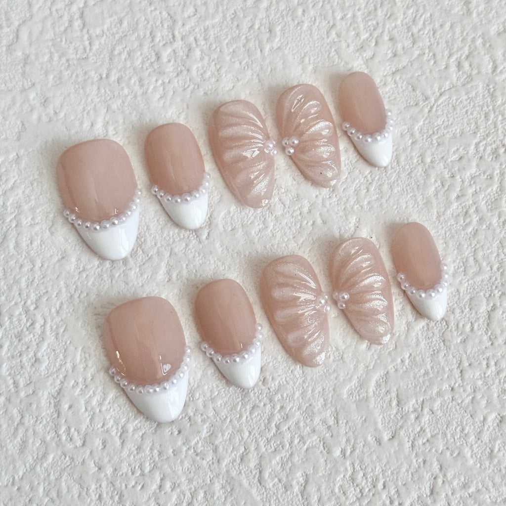 Set of decorative nails with white accents and pearls embellishments 