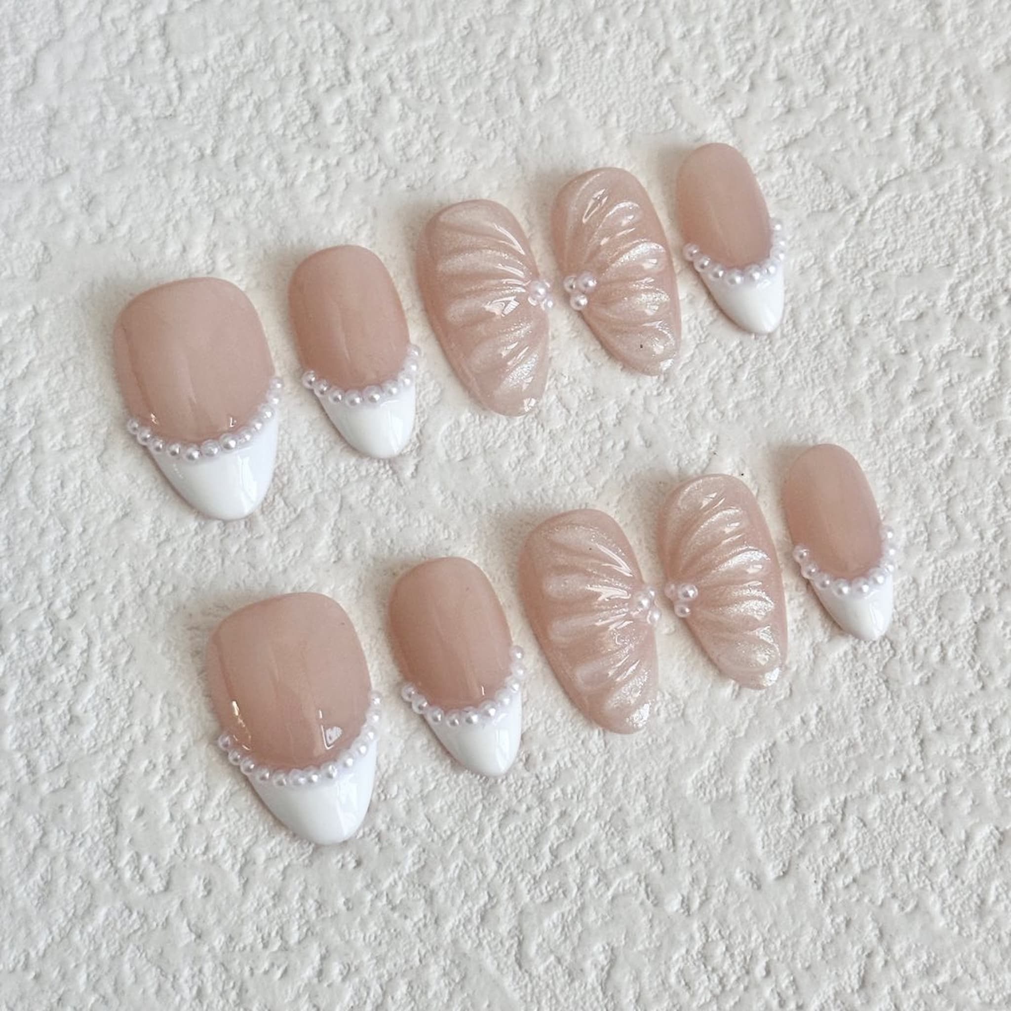 Set of decorative nails with white accents and pearls embellishments 