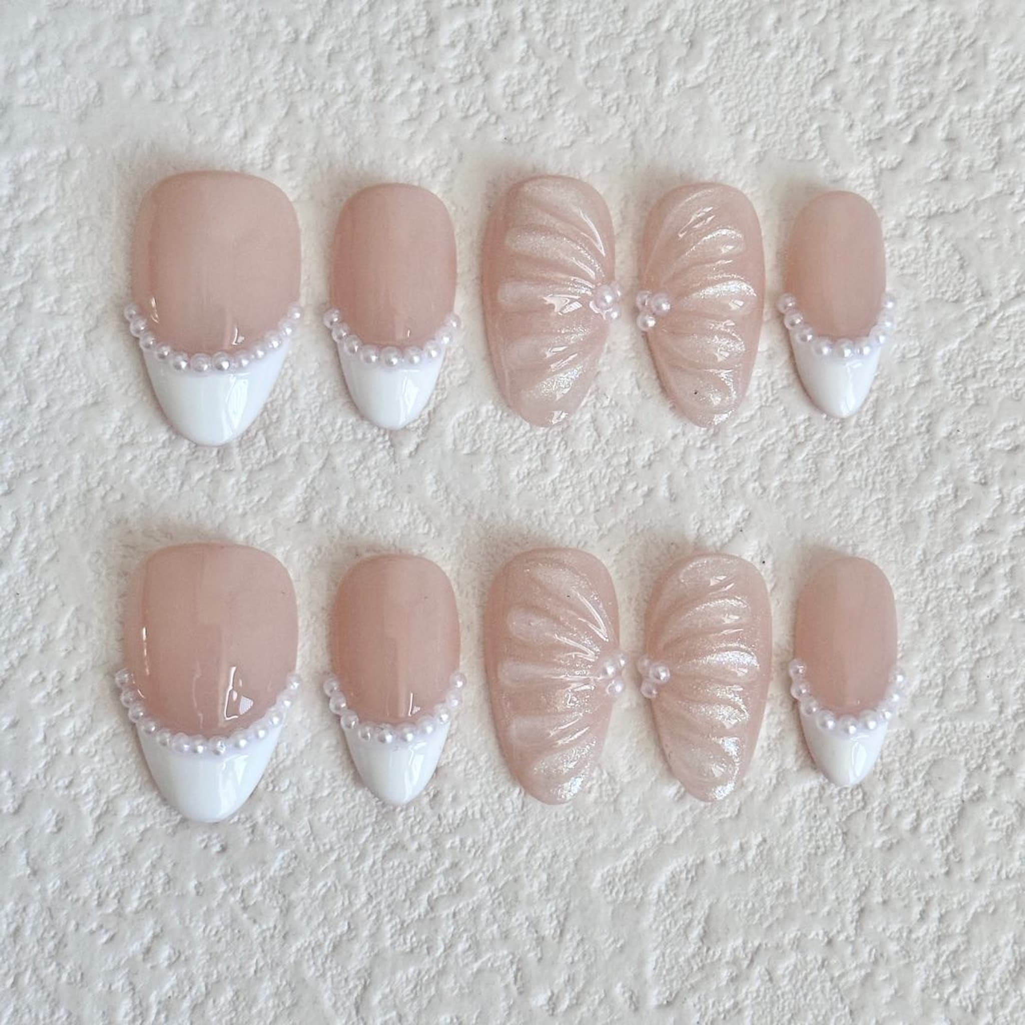 Set of decorative nails with white accents and pearl embellishments 