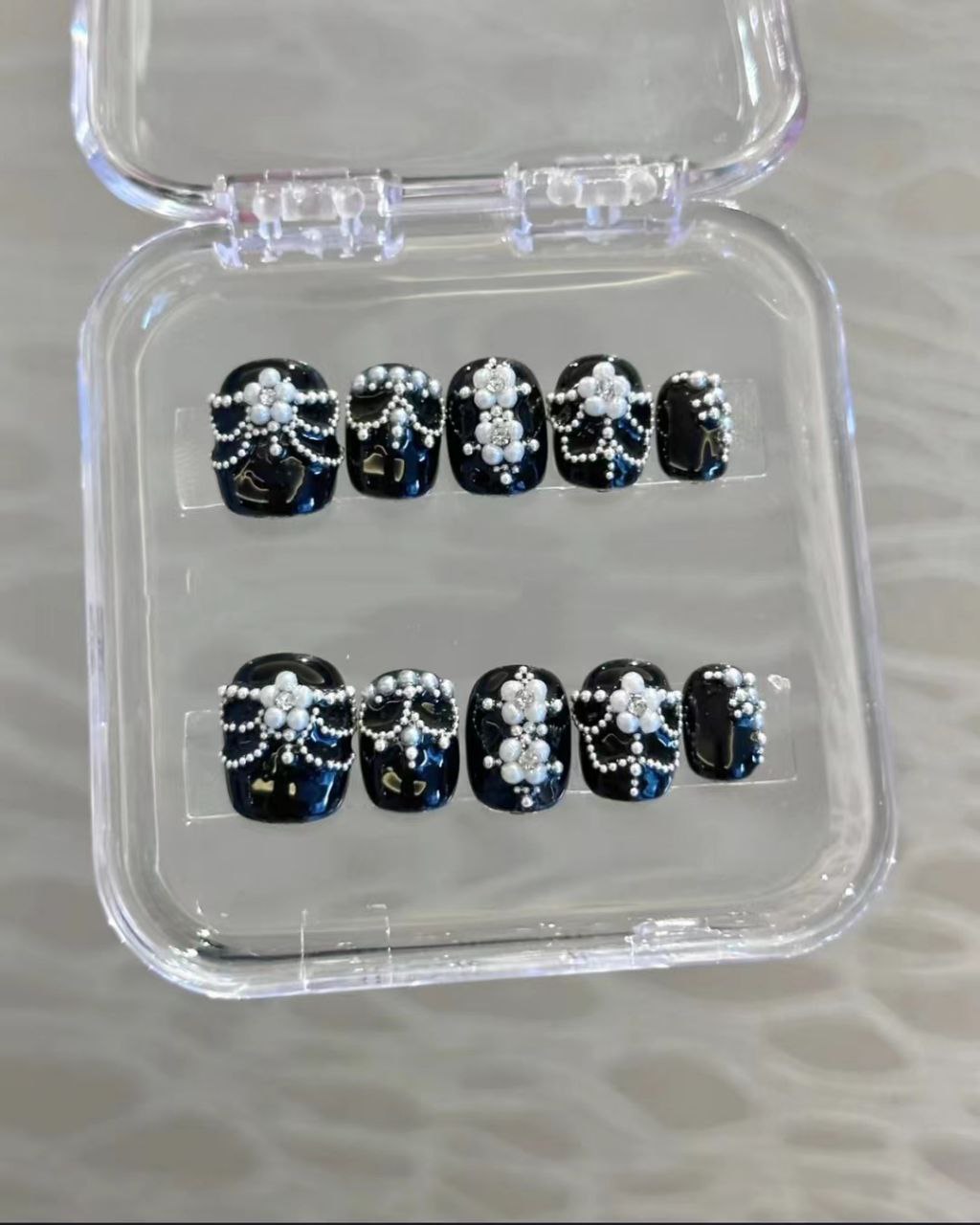 Black Pearls [0002]