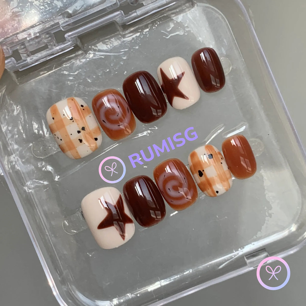 trendy brown nude glossy plaid short squoval press on nails with stars and swirls