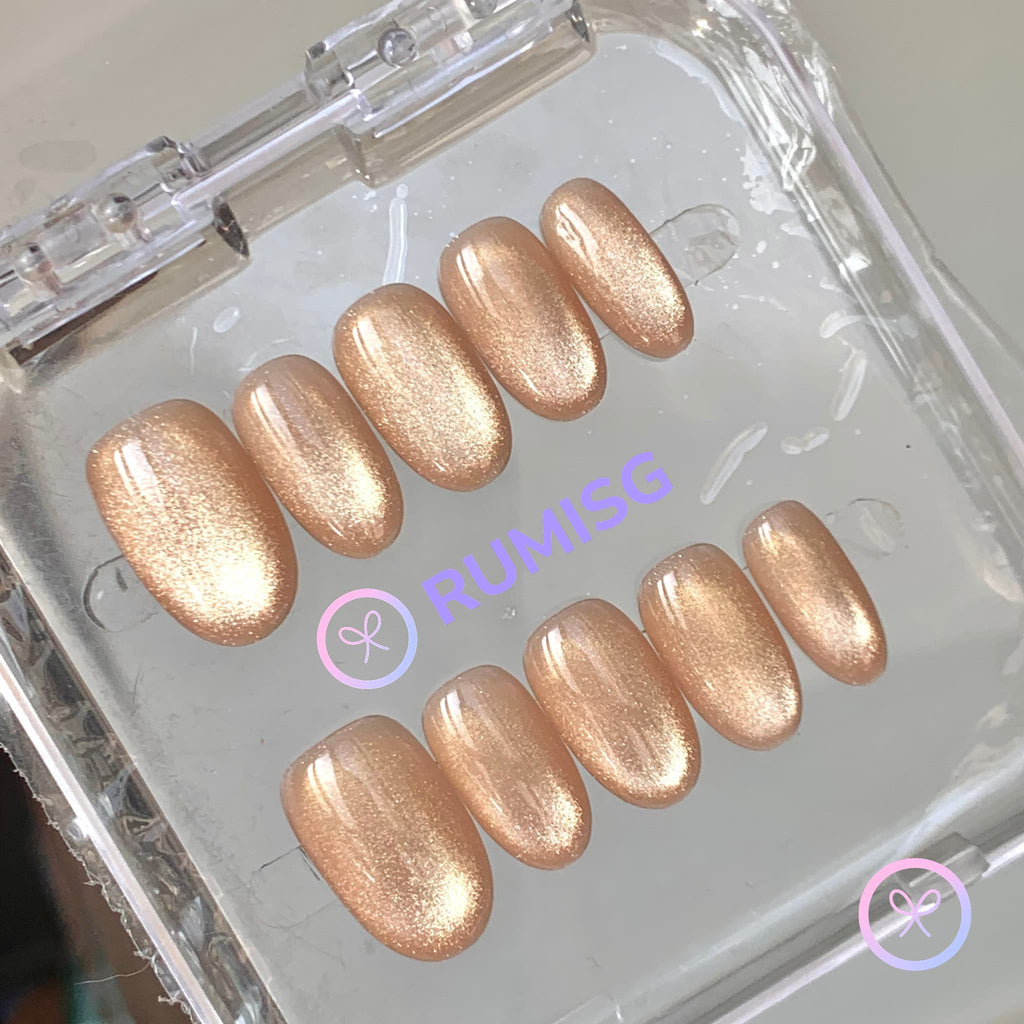  minimalist gold glossy short oval press on nails with cat eye effect