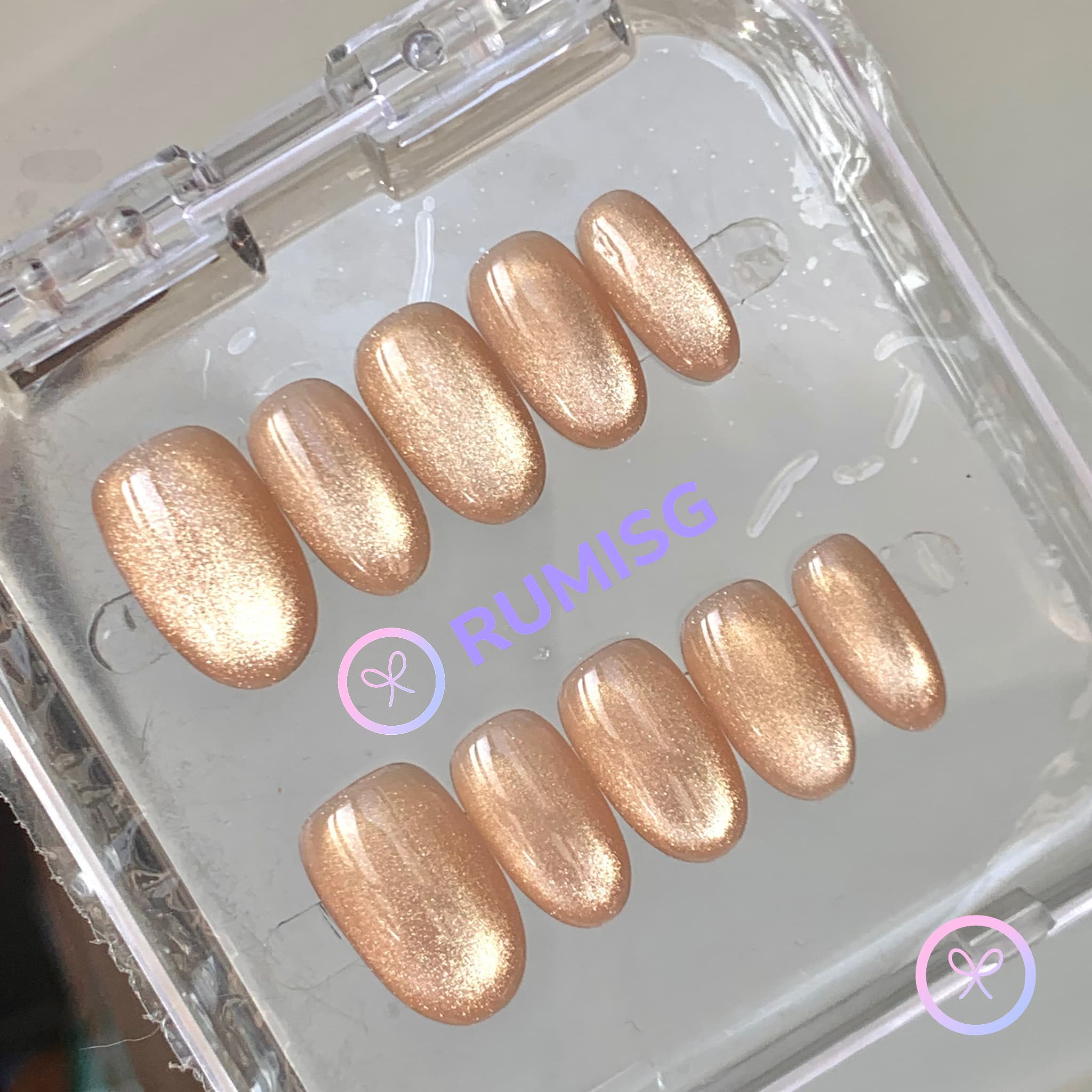  minimalist gold glossy short oval press on nails with cat eye effect